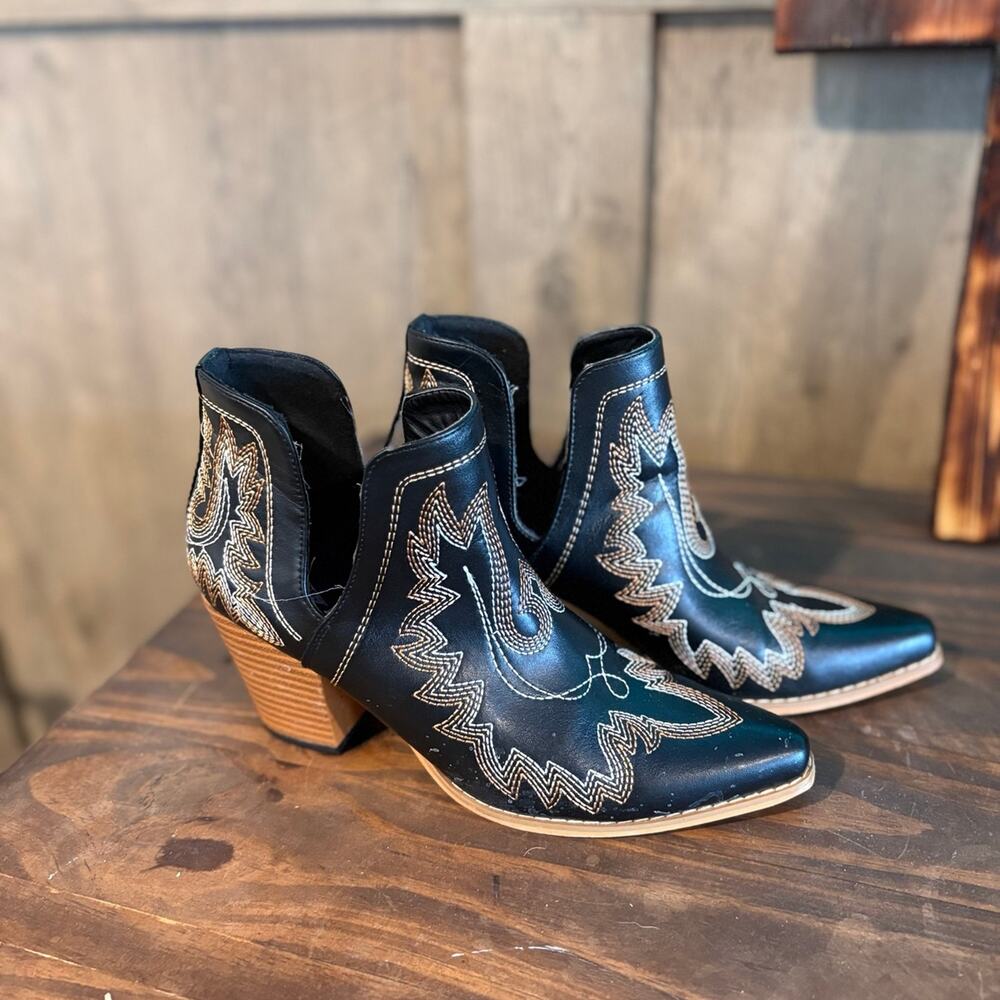 Black Western Embroidered Ankle Booties Women’s Snip Toe Cowgirl Boots Boutique